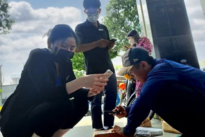 Hết thời ngồi không click chuột kiếm tiền online