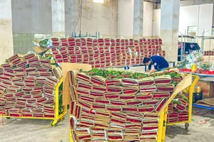 Khan hiếm, giá hoa hồng tăng 5 lần trước ngày Valentine 14-2