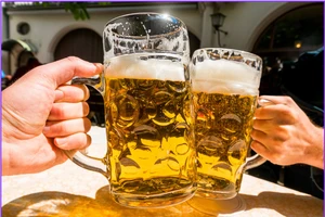 Giảm tác hại khi uống rượu bia ở giới trẻ: Làm sao để hiệu quả?
