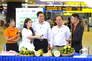 Lãnh đạo Sở Công Thương hồ hởi 'chốt đơn' trên sóng livestream ủng hộ nông sản tỉnh nhà