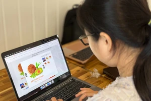 Thu gần 52 tỉ đồng nhờ bán bánh trung thu online, loại giá rẻ từ 10.000 đồng bán chạy nhất