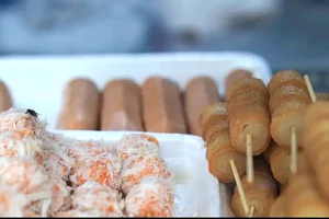 Đề xuất phạt tiền triệu với hàng quán ăn để ruồi, nhặng bâu vào thức ăn