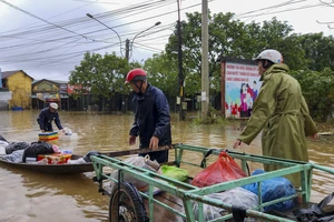 Mùa mưa bão: Trữ ngay 3 loại thực phẩm này để cả nhà an toàn