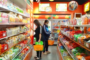 Ồ ạt mở chuỗi ăn vặt giá rẻ: Coi chừng sập bẫy 'giá phễu'