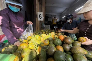 Nông sản rớt giá mạnh, siêu thị tại TP.HCM đồng loạt ra tay hỗ trợ