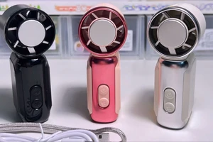Bán quạt mini cầm tay, người kinh doanh bỏ túi hàng ngàn tỉ đồng
