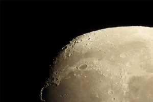 Mặt trăng đủ oxy cho 8 tỉ người trong 100.000 năm