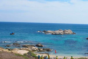 Hòn Cau làm 'nóng' kỳ họp HĐND Bình Thuận