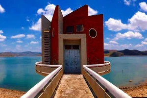 Lật xuồng chở bắp, một người tử vong