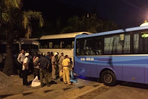 Lùi xe không quan sát khiến phụ xe thiệt mạng