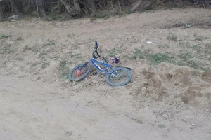 Vớt được thi thể học sinh lớp 1 dưới sông Dinh