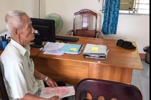 Cha ông Huỳnh Văn Nén nộp đơn ra tòa