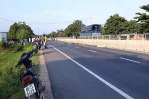 Leo qua con lươn đi bán đồ ăn, bị ô tô tông tử vong