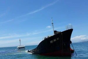 Bí ẩn tàu chở thép với 21.000 lít dầu chìm trên biển 
