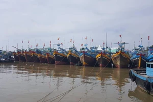 Chủ tịch Bình Thuận xuống địa phương chỉ đạo chống bão