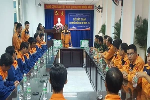 Chạy đua với bão cứu sống 13 thuyền viên gặp nạn