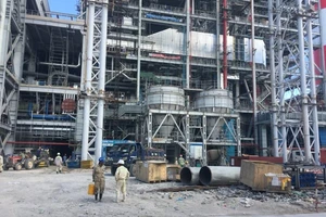 1 công nhân Trung Quốc rơi từ ống khói điện lực tử vong