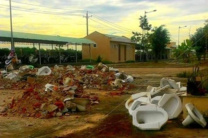 Xây nhà vệ sinh cho bệnh nhân tàn tật kiểu đánh đố