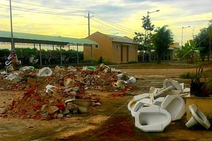 Kiểm tra vụ xây nhà vệ sinh đánh đố bệnh nhân