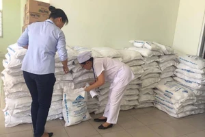 Bồi dưỡng độc hại bằng đường, sữa... bác sĩ cười như mếu