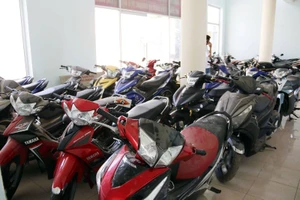 Băng trộm 39 xe máy rồi mang cầm bằng giấy giả