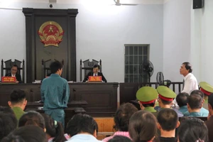 Phạt tù 7 bị cáo gây rối trước trụ sở UBND tỉnh Bình Thuận