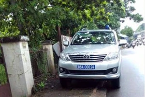 Bình Thuận thông tin về xe cảnh sát đỗ bên đường