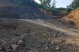 Cựu phó công an huyện bị phạt vì khai thác khoáng sản 