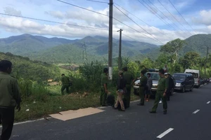 Bắt 5 nghi can vụ giết bạn vứt xác xuống vực, lộ kho hung khí