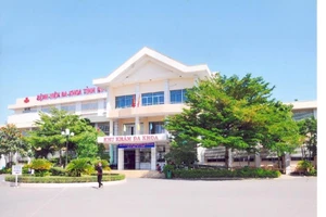 Thoát vị bẹn bên phải nhưng bị mổ nhầm bên trái