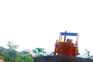 Tài xế máy ủi đâm chết người ngăn cản