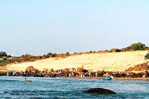 Lập đoàn chuyên gia đánh giá hiện trạng bãi đá 7 màu