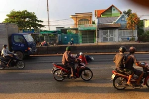 Sửa chữa đoạn đường gây “những cú té chết người” trên QL1A