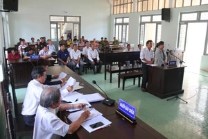 Y án sơ thẩm vụ 'tráo máy Trung Quốc phát cho dân nghèo'