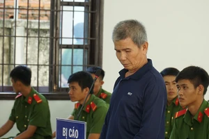 Kẻ giết bé 10 tuổi giấu thi thể dưới chậu kiểng thoát án tử