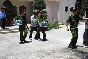 Một số hình ảnh khám xét, bắt giam phó chủ tịch TP Phan Thiết