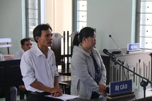 Hủy toàn bộ 2 bản án tráo máy phát cho dân nghèo