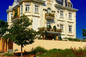 Trộm đưa ô tô tới biệt thự ở Bình Thuận khiêng két sắt