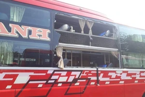 Xe khách giường nằm chạy Phan Thiết - TP.HCM bị ném đá