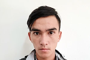 Thanh niên ném đá vào công an, cướp xe tang vật ra đầu thú 