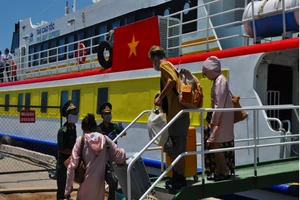 3 du khách trên tàu Phú Quý Express âm tính với COVID-19