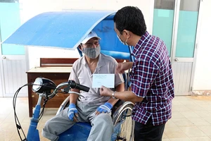 Bình Thuận: Hỗ trợ 2,2 tỉ đồng cho hơn 3.000 người bán vé số