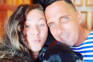 Tìm thấy 2 khách Tây chở gạo giúp dân nghèo gây 'bão mạng'