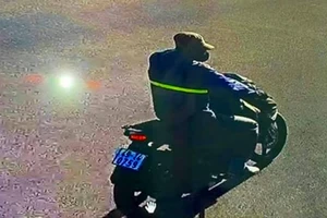 Truy tìm gắt gao kẻ dùng búa tấn công nữ chủ quán cà phê