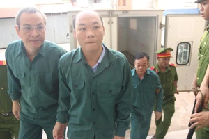 Hoãn xử các cựu quan chức Phan Thiết liên quan đến đất