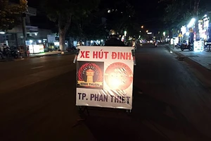 Nhóm 'hiệp sĩ' ra mắt xe hút đinh tại TP Phan Thiết