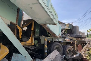Bình Thuận: Xe cẩu tông sập 2 nhà dân cạnh quốc lộ 1