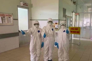 Bộ Y tế không tiếp khách, nhận hoa Ngày Thầy thuốc VN 