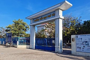 Phòng Giáo dục báo cáo vụ cô giáo rơi lầu chấn thương nặng.