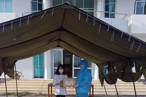 Khen thưởng cô sinh viên tự giác khai báo, cách ly tập trung